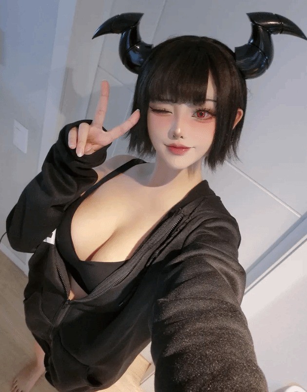 韓國(guó)知名Coser Yasal分享最新Cos美圖：《妮姬》小紅帽，《英雄聯(lián)盟》女槍，刃影姐姐
