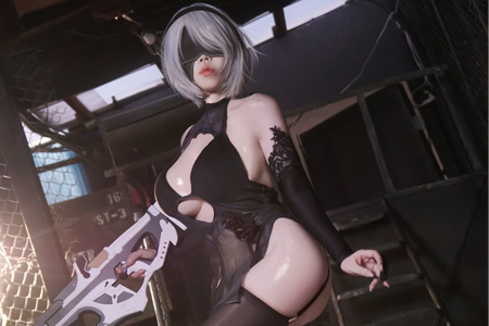 日本美女最新Cos 2B小姐姐作品，黑絲肉腿，這誰頂?shù)米。? title=