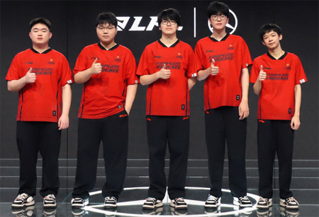 LPL史上首次席位回購(gòu)！世界冠軍FPX將于2026年正式退出聯(lián)盟，八載鳳鳴成絕響