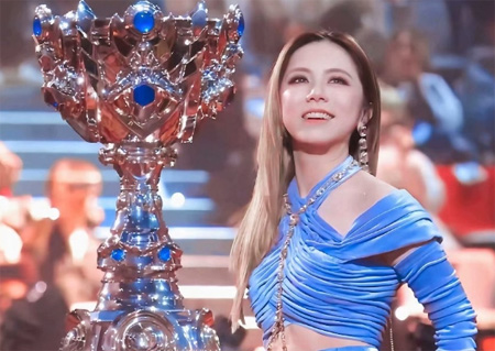 獨家幕后！鄧紫棋含淚坦言S15全球總決賽壓力爆表：突然成了全場唯一中國人