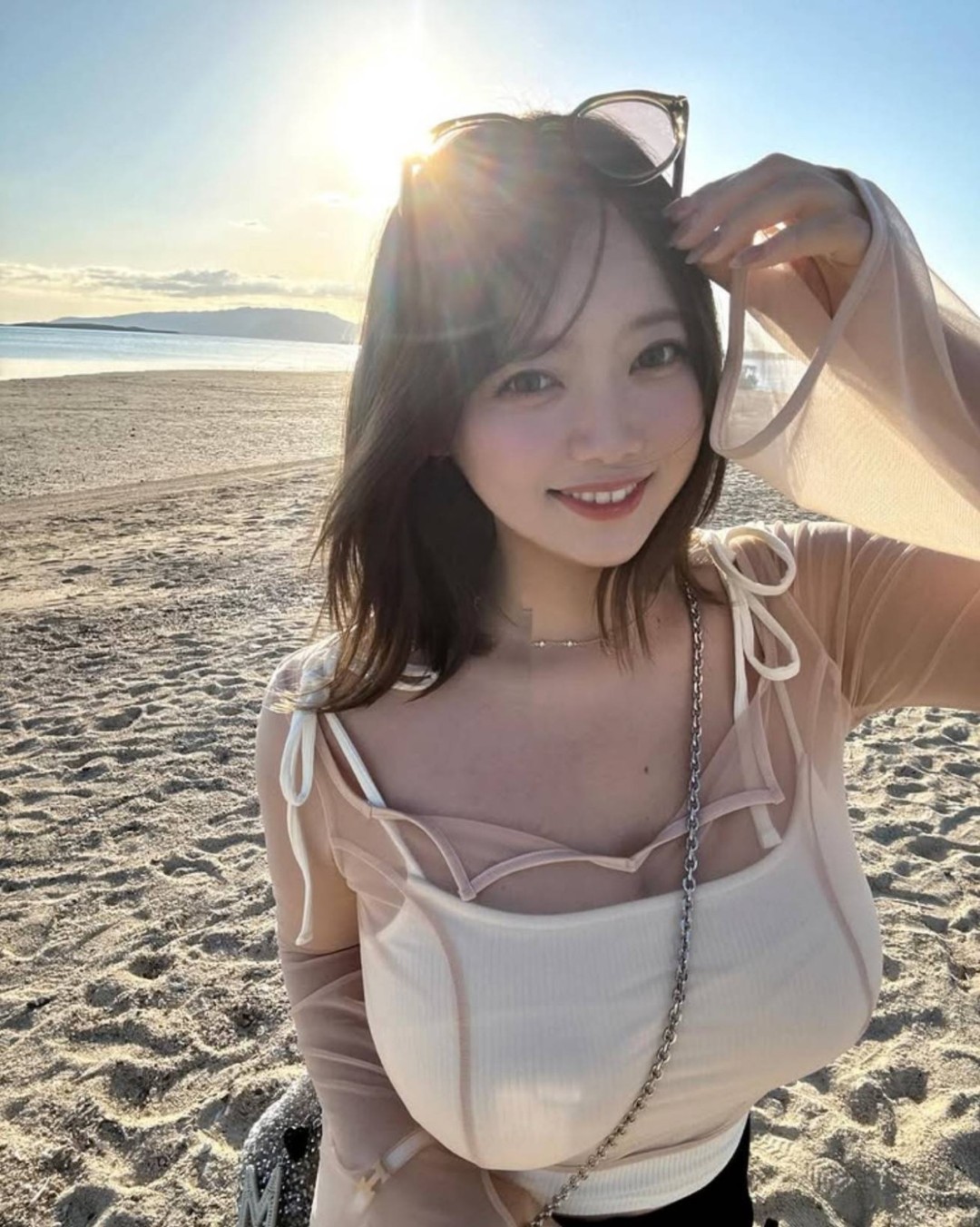 日本網(wǎng)紅まりちゃん 福利圖：擁有精致五官，傲人胸圍