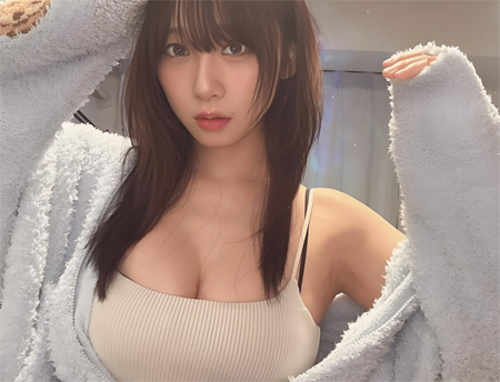 日本寫真明星伊織萌分享最新《妮姬》阿妮斯Cos美圖，超大杯純欲天花板