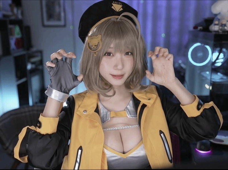 日本寫真明星伊織萌分享最新《妮姬》阿妮斯Cos美圖，超大杯純欲天花板