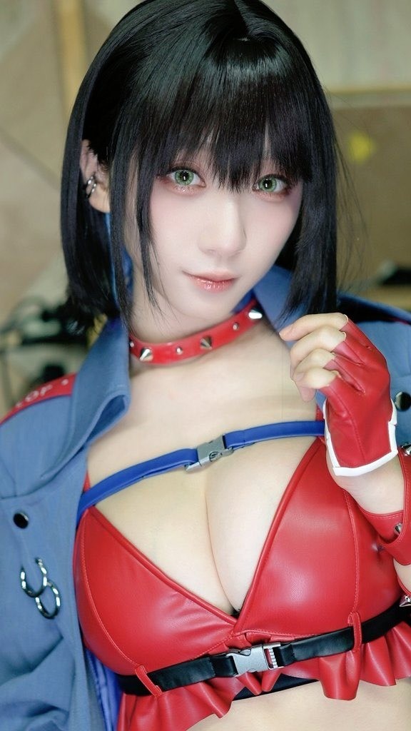 日本寫真明星伊織萌分享最新《妮姬》阿妮斯Cos美圖，超大杯純欲天花板