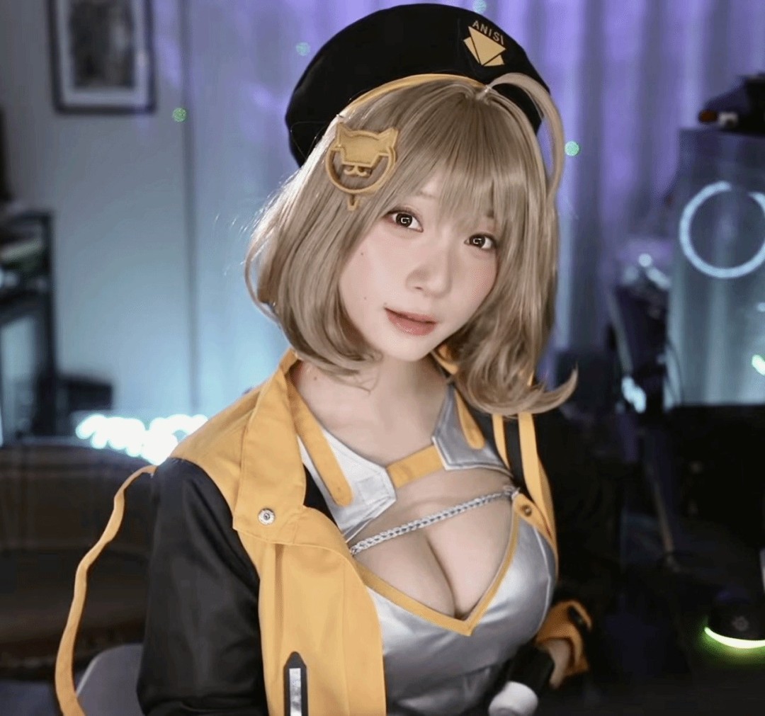 日本寫真明星伊織萌分享最新《妮姬》阿妮斯Cos美圖，超大杯純欲天花板