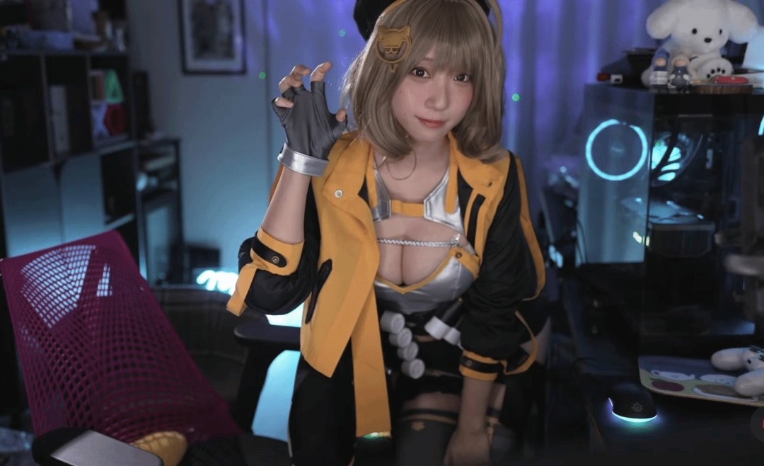 日本寫真明星伊織萌分享最新《妮姬》阿妮斯Cos美圖，超大杯純欲天花板