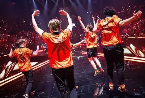 【電競豪門年度復(fù)盤】Fnatic創(chuàng)始人專訪：LOL西方賽區(qū)應(yīng)引進部分東方頂尖人才