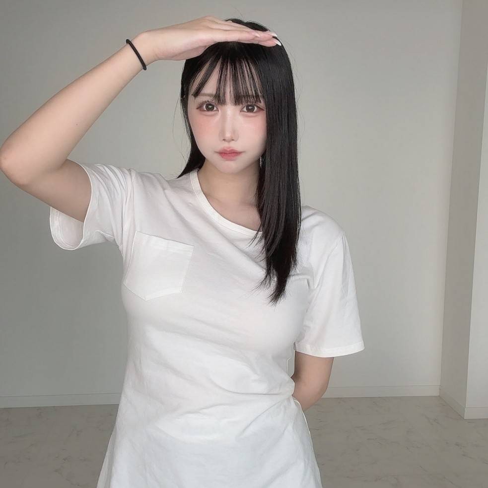 美女推主白豚inyuna福利圖賞：曲線豐腴性感迷人