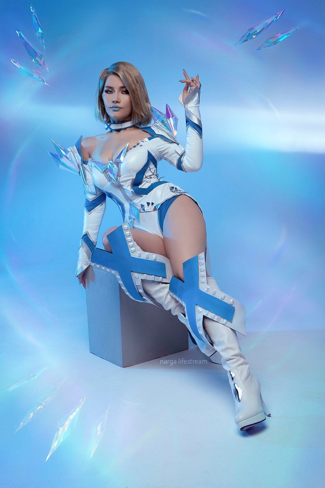 國(guó)外美女Narga：Cos《漫威爭(zhēng)鋒》白皇后，福利滿滿