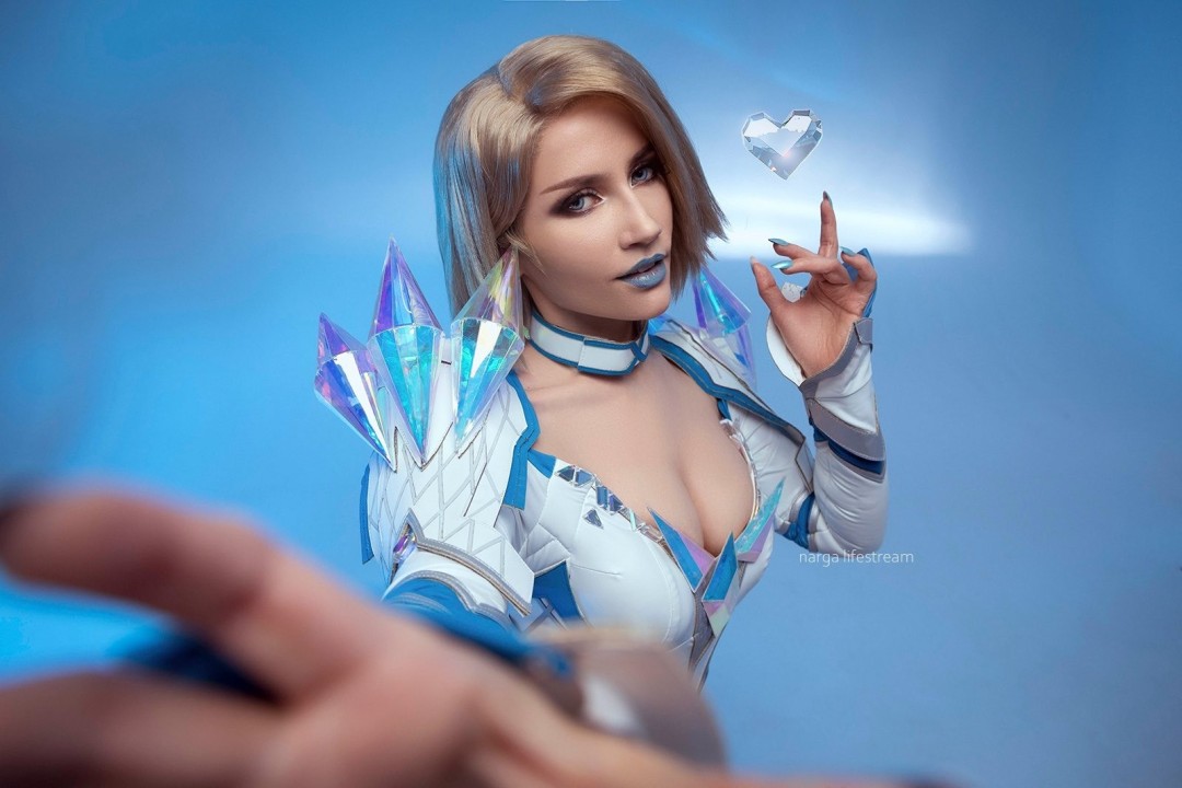 國(guó)外美女Narga：Cos《漫威爭(zhēng)鋒》白皇后，福利滿滿
