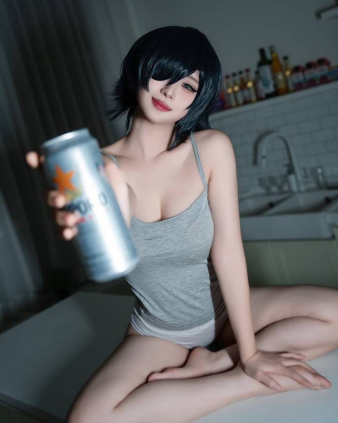 韓國(guó)美女MAGATA分享了《電鋸人》角色姬野Cos美圖