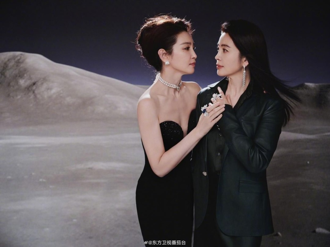 李冰冰和妹妹李雪一起驚艷亮相：內(nèi)娛冰雪奇緣姐妹花