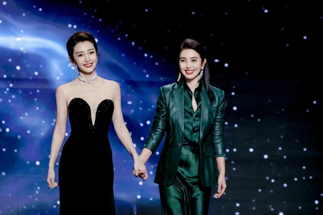 李冰冰和妹妹李雪一起驚艷亮相：內(nèi)娛冰雪奇緣姐妹花