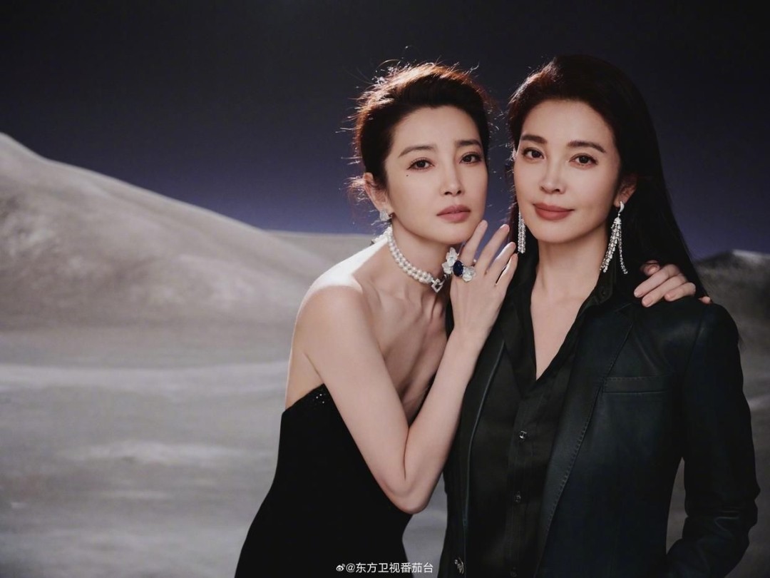李冰冰和妹妹李雪一起驚艷亮相：內(nèi)娛冰雪奇緣姐妹花