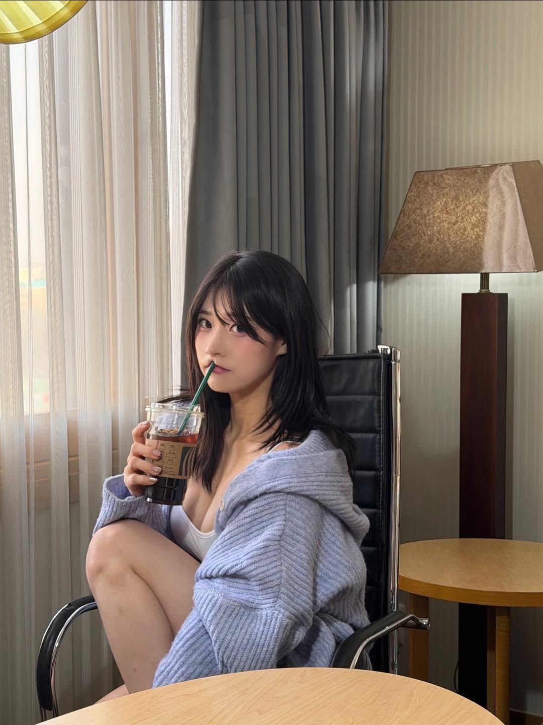 韓國網(wǎng)紅美女福利圖：在賓館大秀比基尼好身材