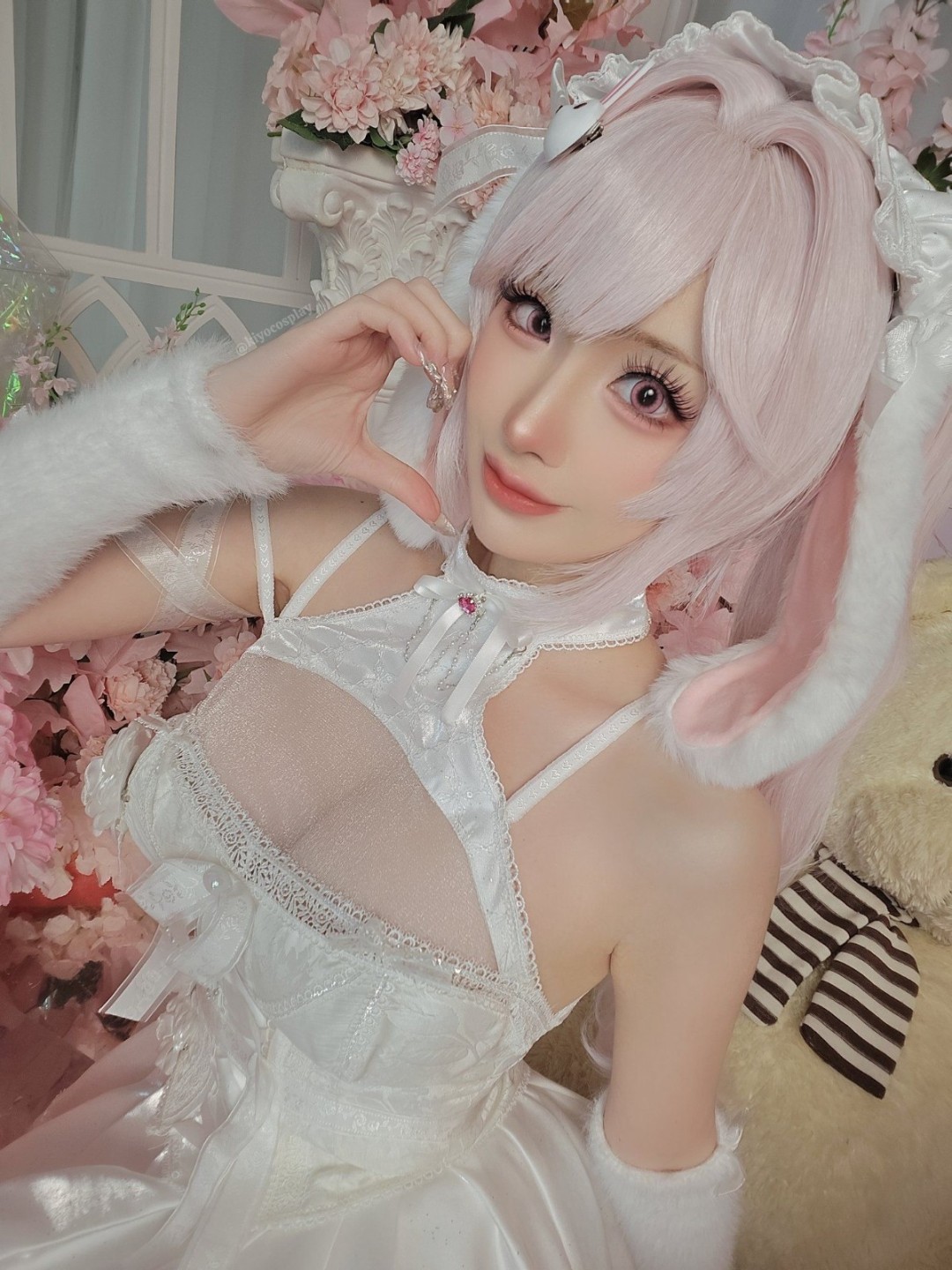 新加坡美女Cos多個(gè)游戲角色美照，性感曲線，誘人的大雷！